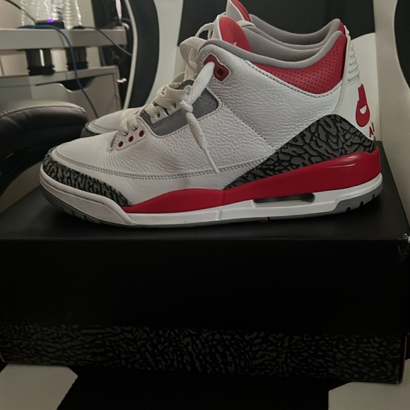 Jordan 3 Retro
Fire Red (2022) 100% authentic - Picture 6 of 7